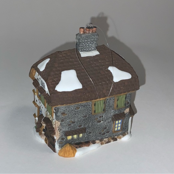 Pied Bull Inn & Sir John Falstaff Inn Dept 56 Ornaments - Picture 9 of 11